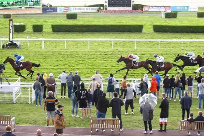 Photo d'arrivée de la course pmu PRIX PARI 2 SUR 4 (PRIX DU CLOS FLEURI) à CLAIREFONTAINE le Vendredi 6 août 2021