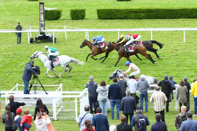 Photo d'arrivée de la course pmu PRIX PARI TRIO (PRIX GUY DU FAUR DE PIBRAC) à CLAIREFONTAINE le Vendredi 6 août 2021