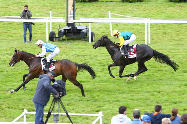 Photo d'arrivée de la course pmu PRIX JOUONS RESPONSABLE (PRIX DES POIRIERS) à CLAIREFONTAINE le Vendredi 6 août 2021