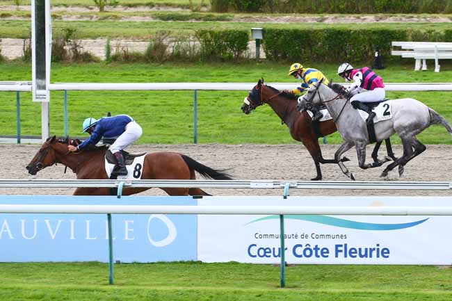Photo d'arrivée de la course pmu 66EME PRIX GEORGES COURTOIS à DEAUVILLE le Samedi 7 août 2021