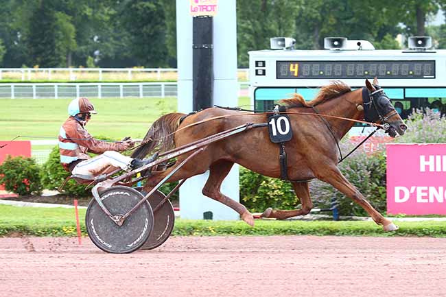 Photo d'arrivée de la course pmu PRIX DE CROULEBARBE à ENGHIEN le Samedi 7 août 2021