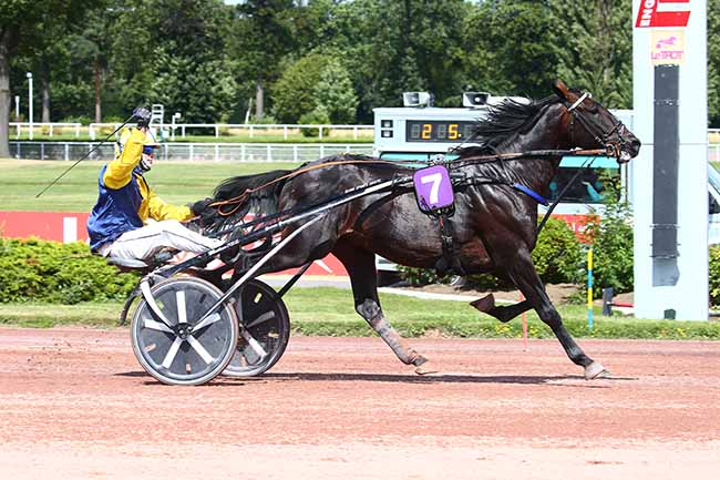 Photo d'arrivée de la course pmu PRIX DE L'HERAULT à ENGHIEN le Samedi 7 août 2021