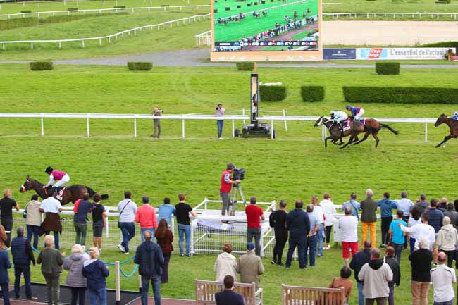 Photo d'arrivée de la course pmu PRIX WWW.LEVEINARD.COM (PRIX DE LA COTE D'ALBATRE) à CLAIREFONTAINE le Lundi 9 août 2021