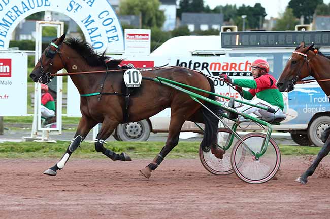 Photo d'arrivée de la course pmu PRIX DES THERMES MARINS DE SAINT-MALO à SAINT MALO le Mercredi 11 août 2021