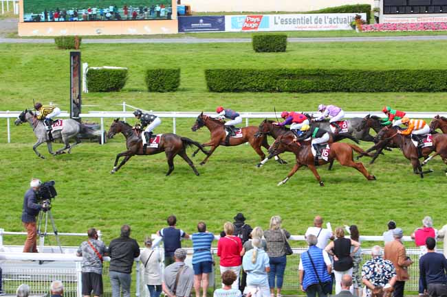 Photo d'arrivée de la course pmu PRIX DU HARAS DES SENORA (PRIX DE LA CROIX BRISEE) à CLAIREFONTAINE le Mercredi 11 août 2021