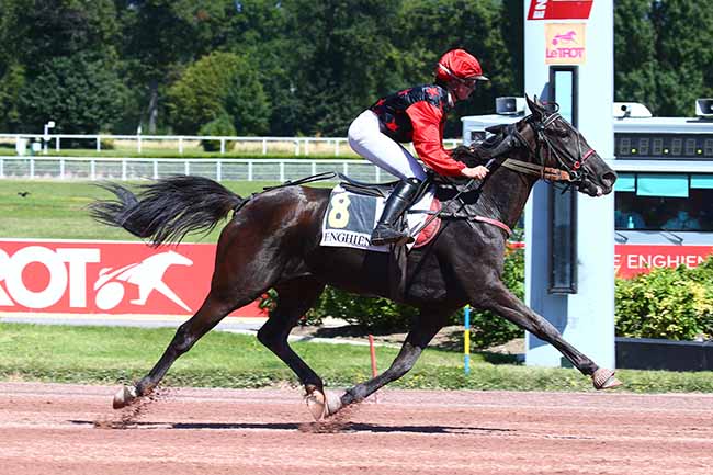 Photo d'arrivée de la course pmu PRIX DE LA PLACE DE VALOIS à ENGHIEN le Samedi 14 août 2021