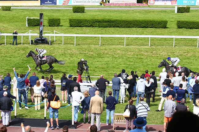 Photo d'arrivée de la course pmu PRIX POMMEAU DE NORMANDIE (PRIX BELLYPHA) à CLAIREFONTAINE le Lundi 16 août 2021
