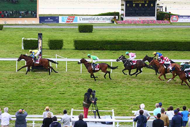 Photo d'arrivée de la course pmu PRIX BOULANGERIE PATISSERIE DE L'AVENIR JOUENNE (PRIX SCHONBRUNN) à CLAIREFONTAINE le Lundi 16 août 2021