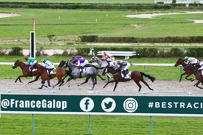 Photo d'arrivée de la course pmu PRIX BARRIERE LA VILLA DE LA PLAGE (PRIX D'HEULAND) à DEAUVILLE le Mardi 17 août 2021