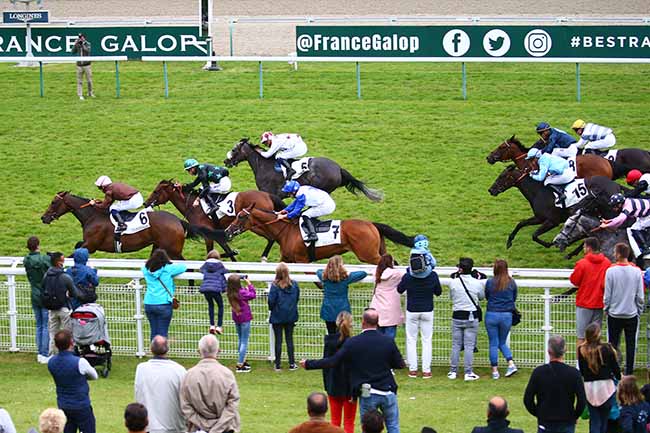 Photo d'arrivée de la course pmu PRIX LES 4 CHATS (PRIX DAUGER) à DEAUVILLE le Mardi 17 août 2021