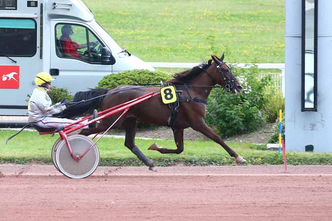 Photo d'arrivée de la course pmu PRIX D'EXCIDEUIL à ENGHIEN le Mardi 17 août 2021