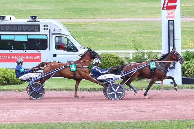 Photo d'arrivée de la course pmu PRIX DE LA PORTE DU PRE-SAINT-GERVAIS à ENGHIEN le Mardi 17 août 2021