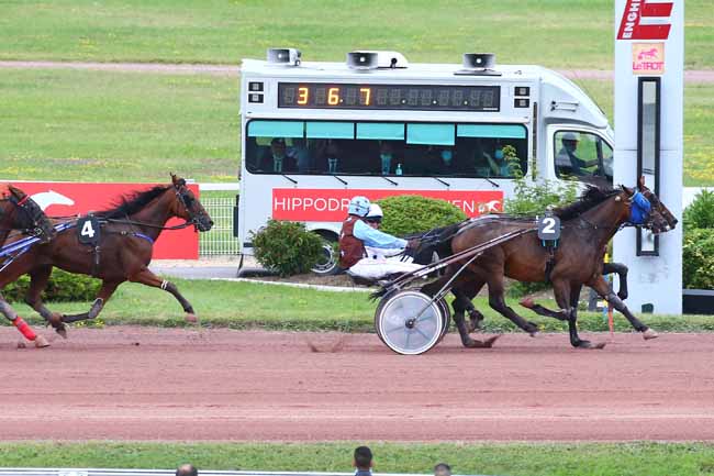 Photo d'arrivée de la course pmu PRIX DE L'OFFICE DU TOURISME ET DES CONGRES D'ENGHIEN à ENGHIEN le Mercredi 18 août 2021