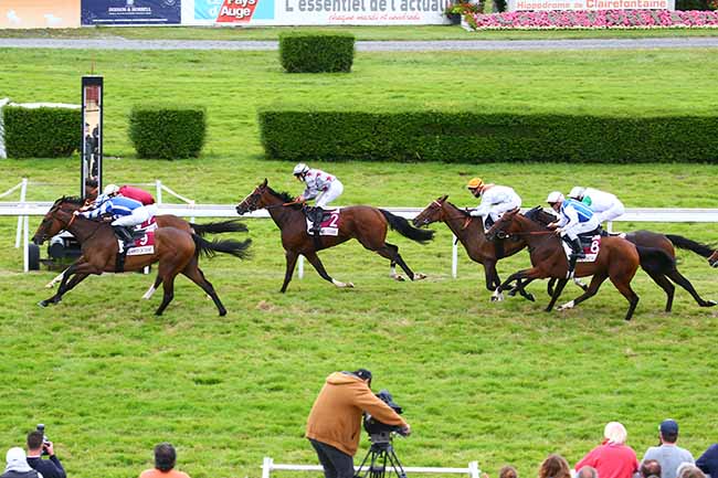 Photo d'arrivée de la course pmu PRIX CORSAIR TATTOO INK (PRIX DE LA POINTE PERCEE) à CLAIREFONTAINE le Mercredi 18 août 2021