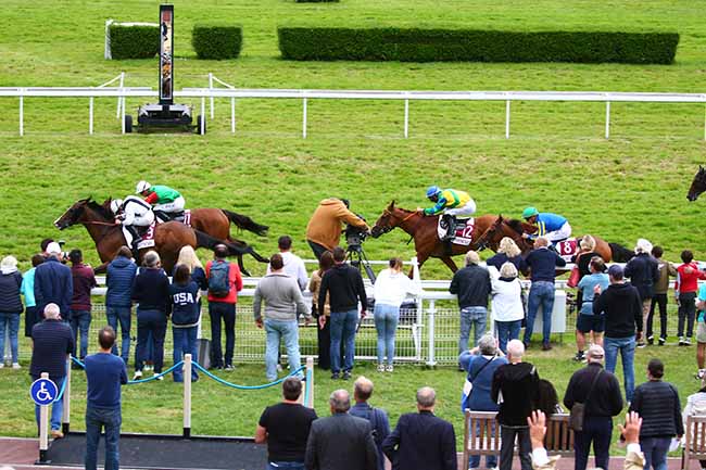 Photo d'arrivée de la course pmu PRIX CHAUDESAIGUES (PRIX DE SAINT-HYMER) à CLAIREFONTAINE le Mercredi 18 août 2021