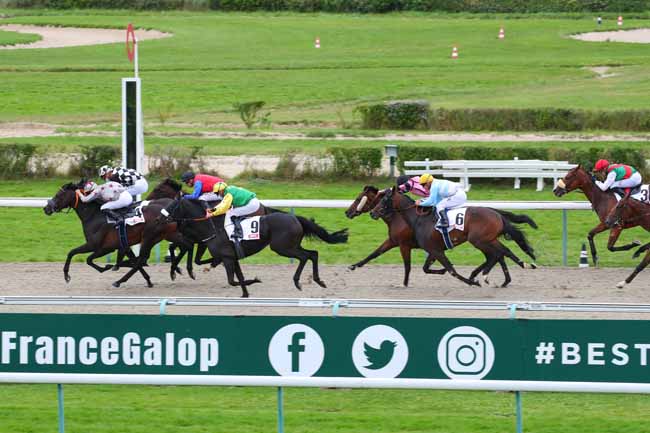 Photo d'arrivée de la course pmu PRIX LES COURSES RMC - PRIX DE LA VIE à DEAUVILLE le Jeudi 19 août 2021