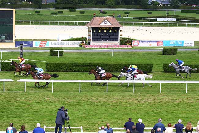 Photo d'arrivée de la course pmu 47EME FESTIVAL DU CINEMA AMERICAIN DE DEAUVILLE (GRAND STEEPLE-CHASE DE LA VILLE DE DEAUVILLE) à CLAIREFONTAINE le Lundi 23 août 2021