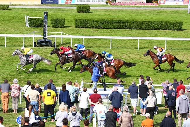 Photo d'arrivée de la course pmu PRIX JURY DU FESTIVAL DU CINEMA AMERICAIN DE DEAUVILLE (PRIX NORTH JET) à CLAIREFONTAINE le Lundi 23 août 2021