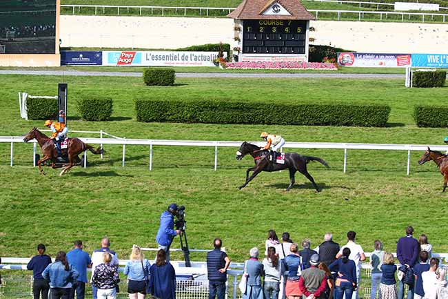 Photo d'arrivée de la course pmu PRIX DU JURY DE LA REVELATION (PRIX LADY BERRY) à CLAIREFONTAINE le Lundi 23 août 2021