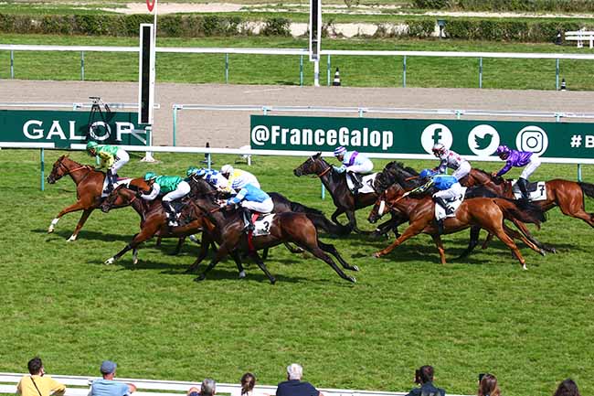 Photo d'arrivée de la course pmu PRIX DES GRENIERS A SEL à DEAUVILLE le Mardi 24 août 2021