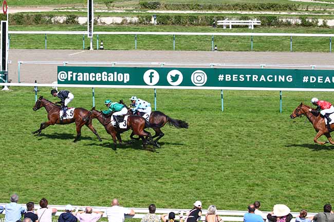 Photo d'arrivée de la course pmu PRIX TANIT à DEAUVILLE le Mardi 24 août 2021