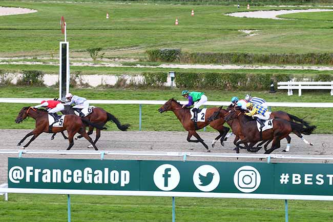 Photo d'arrivée de la course pmu PRIX DU COUESNON à DEAUVILLE le Mardi 24 août 2021