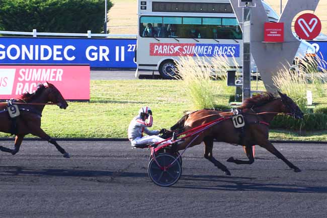 Photo d'arrivée de la course pmu SULKY 4 ANS QUALIF 6 - PRIX GUY LE GONIDEC à PARIS-VINCENNES le Mercredi 25 août 2021