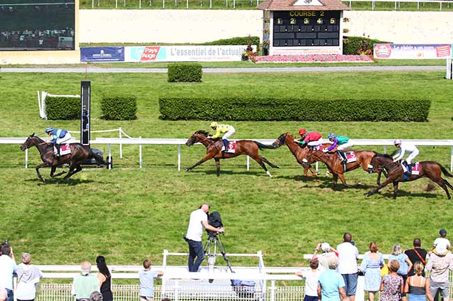 Photo d'arrivée de la course pmu PRIX WEEK-END à CLAIREFONTAINE le Mercredi 25 août 2021