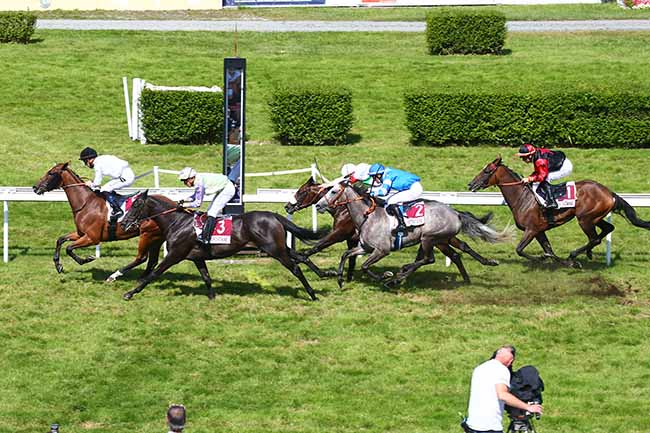 Photo d'arrivée de la course pmu PRIX PARIS-TURF à CLAIREFONTAINE le Mercredi 25 août 2021