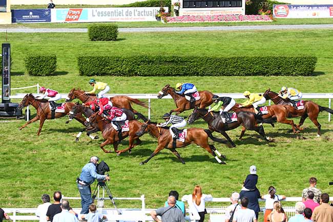 Photo d'arrivée de la course pmu PRIX PARIS-TURF TV à CLAIREFONTAINE le Mercredi 25 août 2021