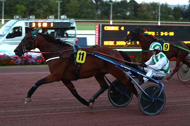Photo d'arrivée de la course pmu PRIX FABIEN ROSSOLINI à CABOURG le Vendredi 27 août 2021