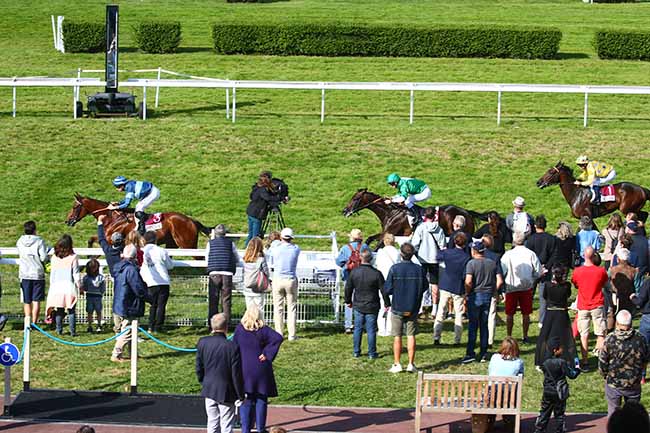 Photo d'arrivée de la course pmu PRIX SAPEURS POMPIERS DE TOUQUES - CALVADOS à CLAIREFONTAINE le Vendredi 27 août 2021