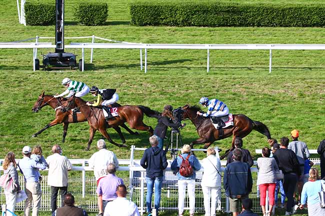 Photo d'arrivée de la course pmu PRIX CLOTURE DU MEETING ESTIVAL à CLAIREFONTAINE le Vendredi 27 août 2021