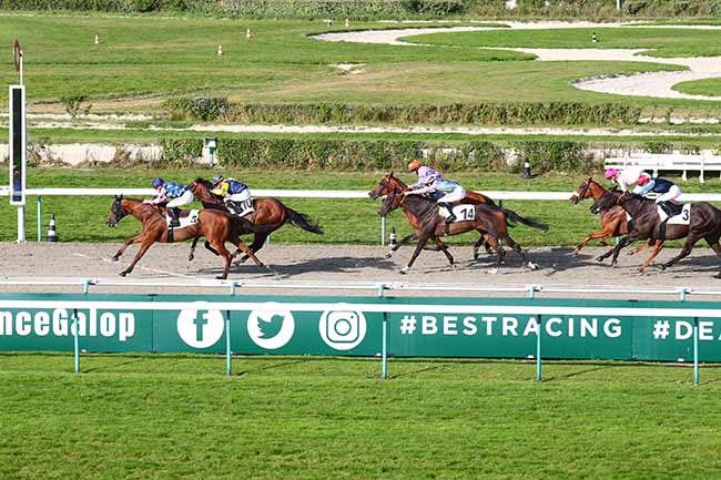 Photo d'arrivée de la course pmu PRIX RECONVERSION CHEVAL DE COURSES EN CHEVAL DE CONCOURS COMPLET (PRIX DU THENNEY) à DEAUVILLE le Samedi 28 août 2021