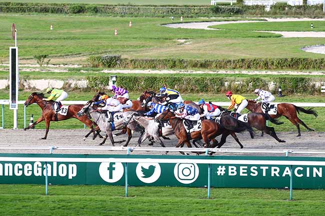 Photo d'arrivée de la course pmu PRIX RECONVERSION CHEVAL DE COURSES EN CHEVAL EQUITATION WESTERN (PRIX DE GLANVILLE) à DEAUVILLE le Samedi 28 août 2021