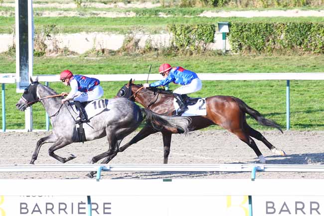 Photo d'arrivée de la course pmu PRIX BARRIERE LE CIRO'S à DEAUVILLE le Dimanche 29 août 2021