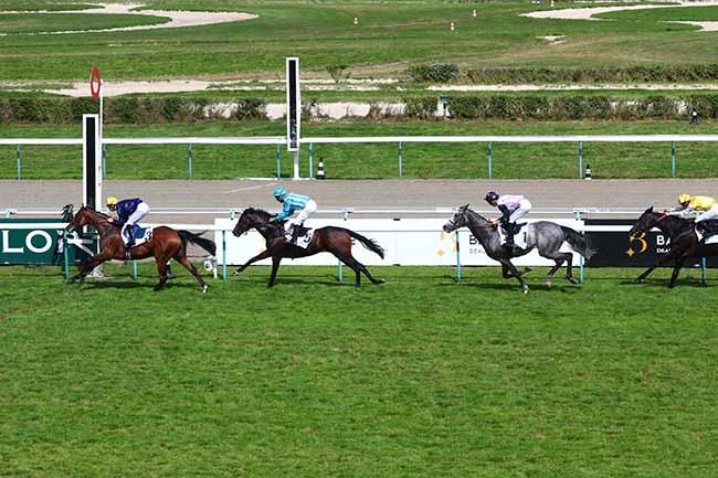 Photo d'arrivée de la course pmu PRIX HOTEL BARRIERE 