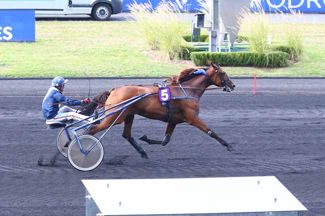 Photo d'arrivée de la course pmu PRIX DE BARBIZON à PARIS-VINCENNES le Lundi 30 août 2021