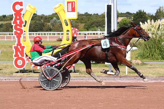 Photo d'arrivée de la course pmu PRIX CASINO PARTOUCHE DE PORNICHET à PORNICHET le Mercredi 8 septembre 2021