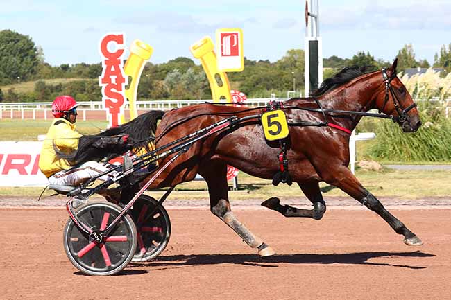 Photo d'arrivée de la course pmu PRIX DS STORE SAINT-NAZAIRE à PORNICHET le Mercredi 8 septembre 2021
