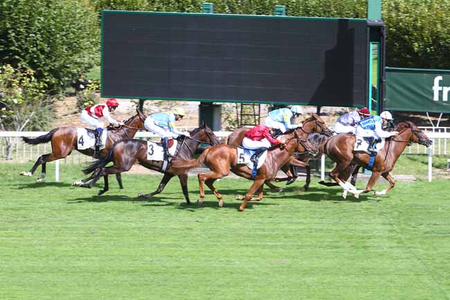 Photo d'arrivée de la course pmu PRIX RAVINELLA à SAINT CLOUD le Vendredi 10 septembre 2021