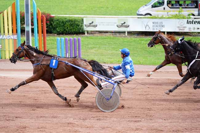 Photo d'arrivée de la course pmu PRIX DE LA GIRONDE à BEAUMONT DE LOMAGNE le Lundi 13 septembre 2021
