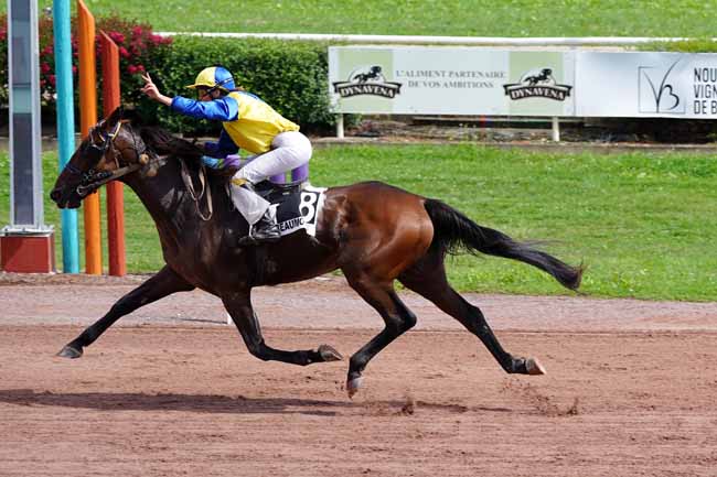 Photo d'arrivée de la course pmu PRIX ETONNANT à BEAUMONT DE LOMAGNE le Lundi 13 septembre 2021