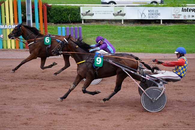 Photo d'arrivée de la course pmu PRIX DE LA PRESSE DE GRISOLLES à BEAUMONT DE LOMAGNE le Lundi 13 septembre 2021