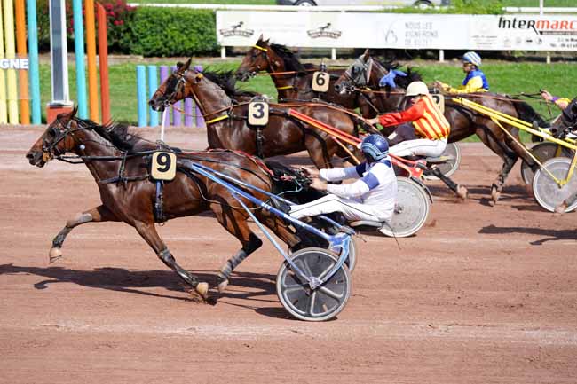 Photo d'arrivée de la course pmu PRIX DE LAON à BEAUMONT DE LOMAGNE le Lundi 13 septembre 2021