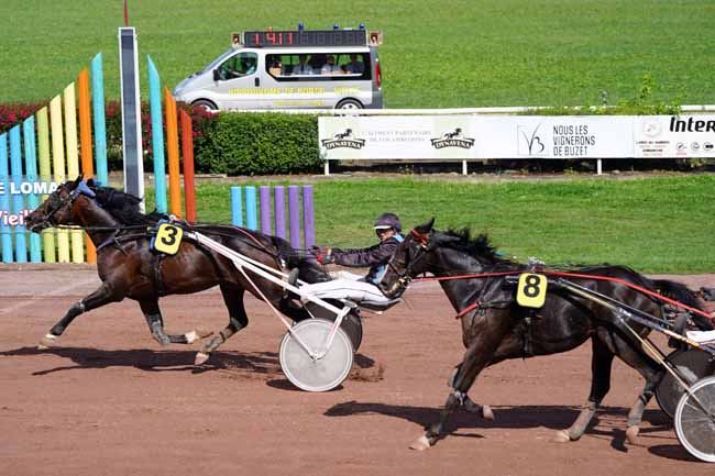 Photo d'arrivée de la course pmu PRIX FACE TIME BOURBON à BEAUMONT DE LOMAGNE le Lundi 13 septembre 2021