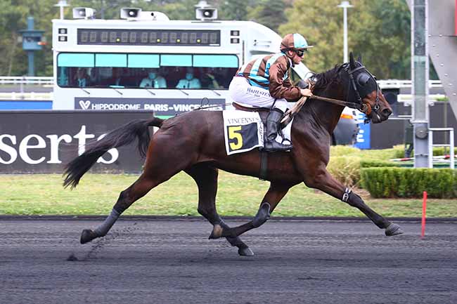 Photo d'arrivée de la course pmu PRIX RELAIS DESSERTS (PRIX MENKAR) à PARIS-VINCENNES le Mardi 14 septembre 2021
