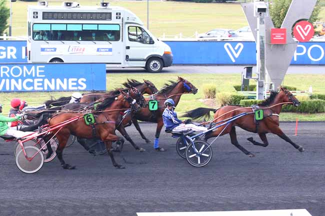 Photo d'arrivée de la course pmu PRIX DE MONTELIMAR à PARIS-VINCENNES le Dimanche 19 septembre 2021