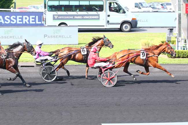 Photo d'arrivée de la course pmu PRIX DE L'ASSOCIATION PASSERELLE à PARIS-VINCENNES le Dimanche 26 septembre 2021