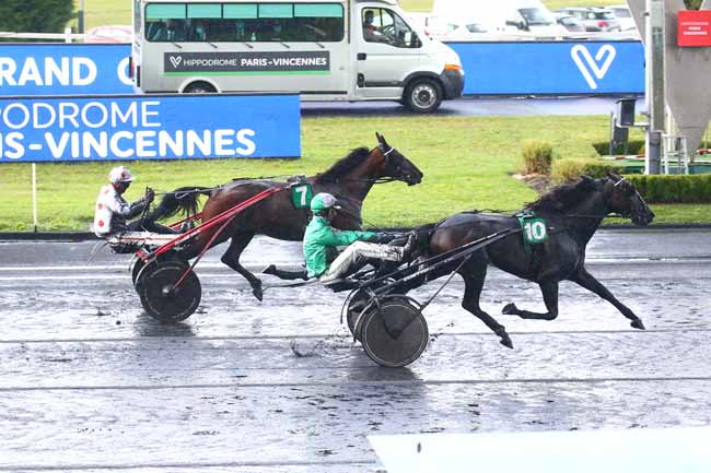 Photo d'arrivée de la course pmu PRIX DE CLERMONT-FERRAND à PARIS-VINCENNES le Dimanche 26 septembre 2021